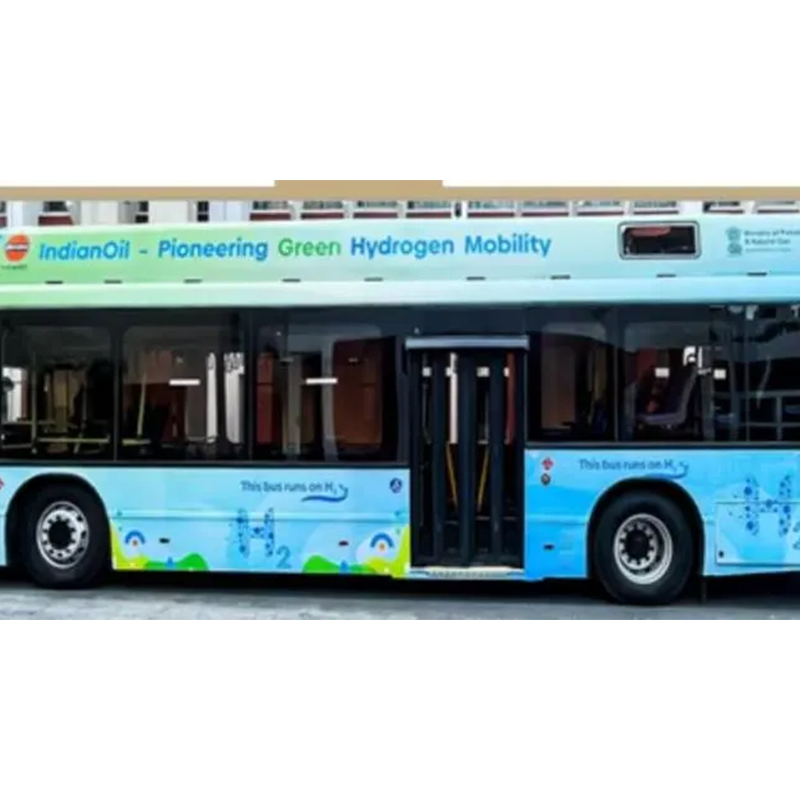 Ministros da União participam do lançamento do primeiro ônibus com célula de combustível de hidrogênio verde da Índia