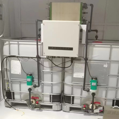 Projeto integrado da estrutura do canal de fluxo e junta da bateria de fluxo sob processo de moldagem por injeção de duas cores